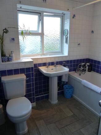 FAMILY BATHROOM