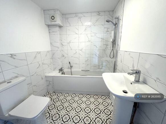 2 bed Maisonette to rent Image 7