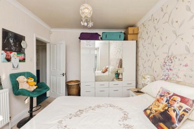 2 bed Semi-Detached Bungalow for sale Image 8