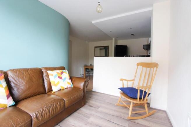 2 bed Apartment to rent Image 8
