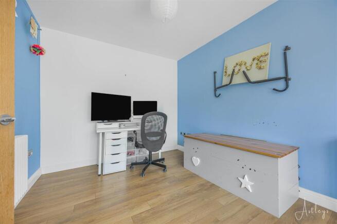 Study/bedroom 5