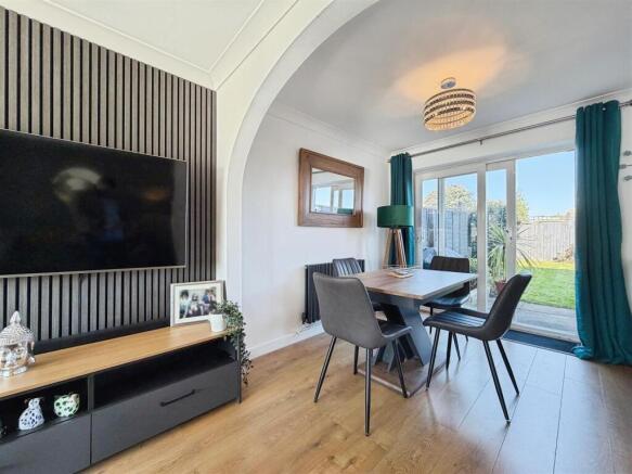 20679a77--4709-B03C-CC1D3B8699FD-34727-00000E70A2F