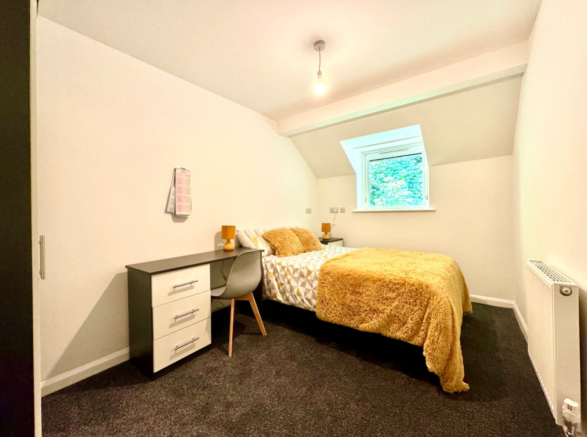 4 bed Terraced to rent Image 5
