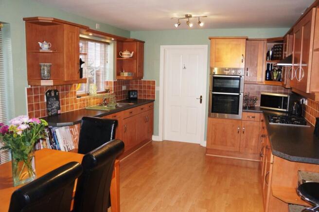KITCHEN BREAKFAST ROOM