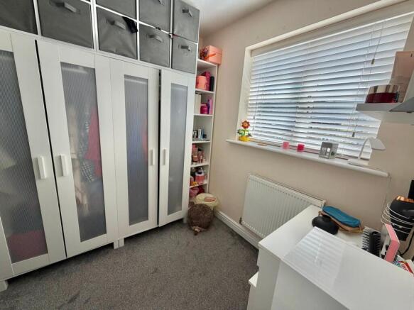 4 bed Semi-Detached for sale Image 9