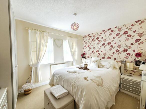 4 bed Detached for sale Image 12
