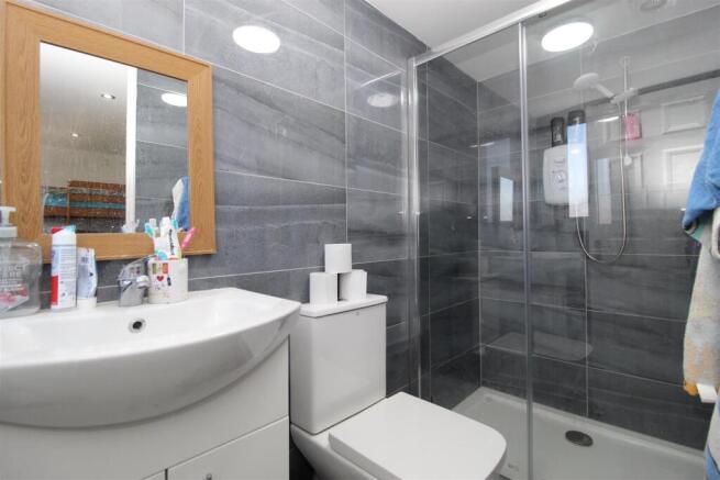 4 bed Semi-Detached to rent Image 11