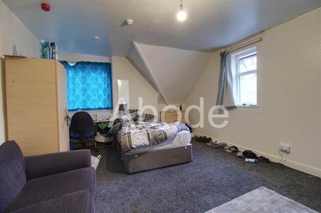 8 bed House to rent Image 11