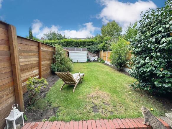 Elm Road, Hale photo 4