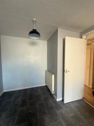 3 bed Terraced to rent Image 6