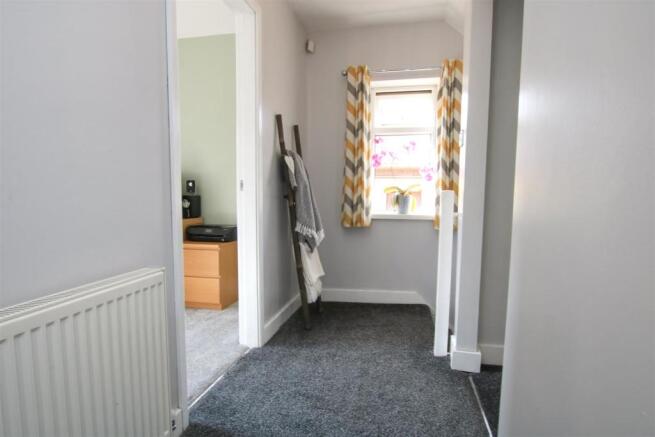 FIRST FLOOR LANDING