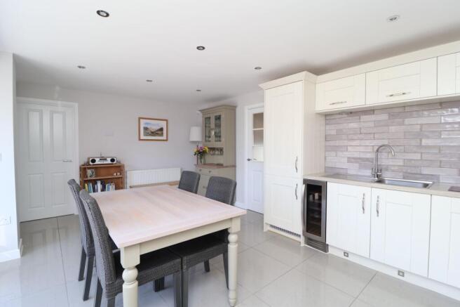 4 bed Detached for sale Image 7