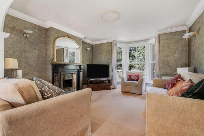 LOUNGE/DINING ROOM