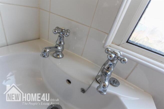 FAMILY BATHROOM: