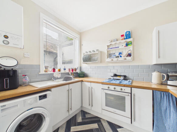 The Grove, Laburnum Avenue, Hull, North Humberside, HU8 photo 4