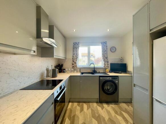 2 bed Detached Bungalow for sale Image 9