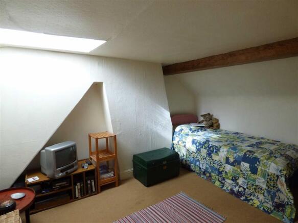BEDROOM 4