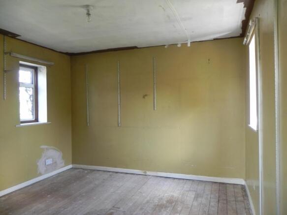 https://s3-eu-west-1.amazonaws.com/propertylab/allanmorris/property-images/standard/3587_Whitehaven - Bedroom Two.JPG