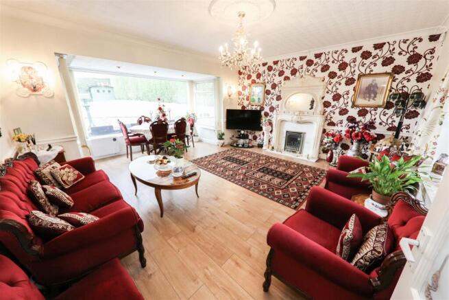 4 bed Detached for sale Image 5