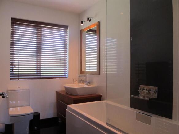 Bathroom.JPG