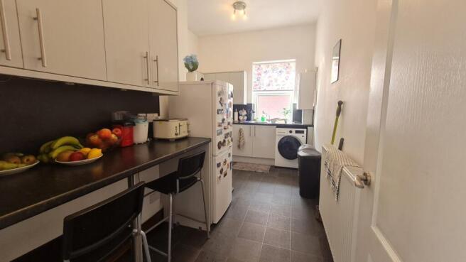 2 bed Flat to rent Image 4