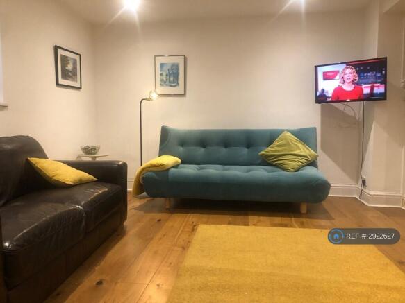Beautiful Large Flat Off Seafront