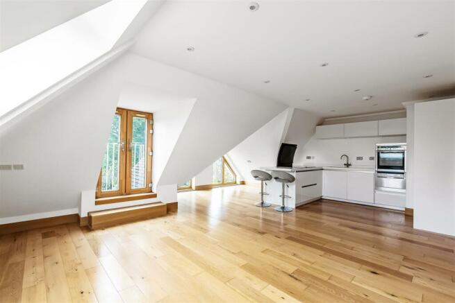 Apt5-116-Westhall-Road-15.jpg