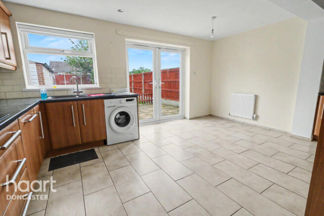 3 bed Semi-Detached for sale Image 8