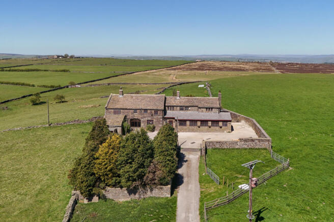 5 bed Detached for sale Image 4