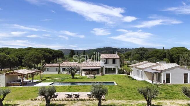 Luxury villa for sale near Saint-Tropez