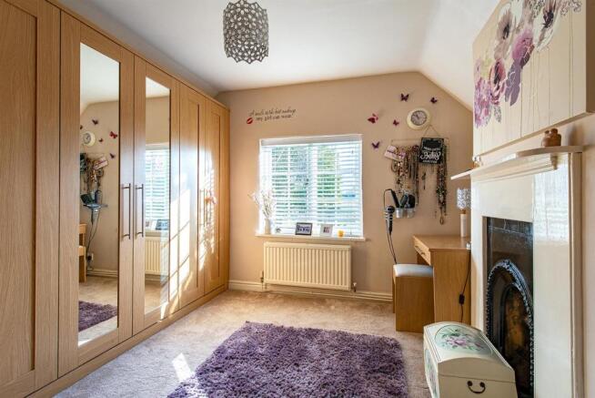 Bakers Cottage bedroom3.jpg