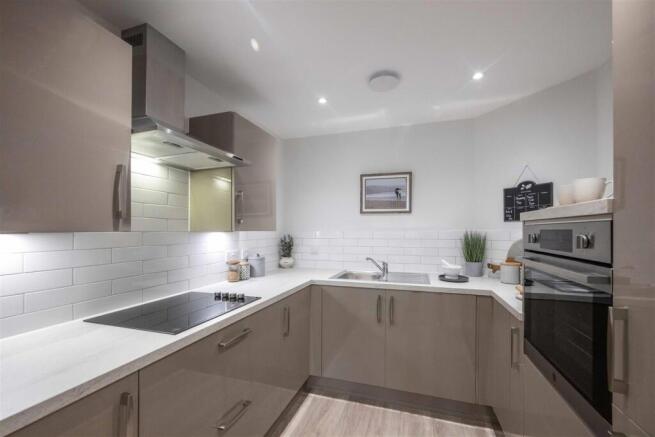 290323 One bed show apartment kitchen 002.jpg