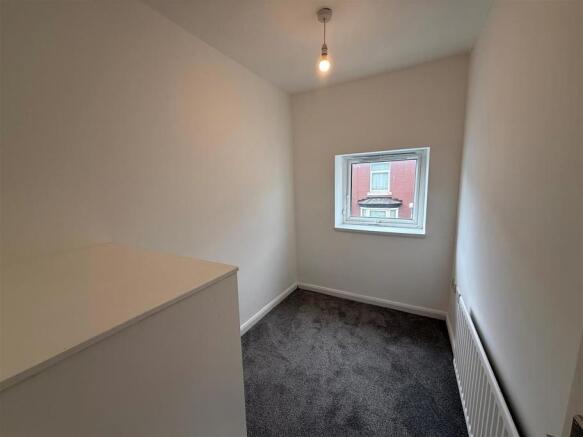 3 bed Terraced to rent Image 8