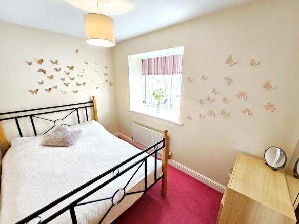 4 bed Semi-Detached for sale Image 11