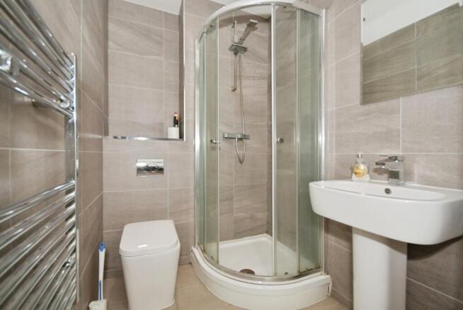 3 bed Apartment for sale Image 9