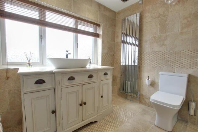 BATHROOM/WC
