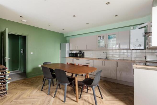 Leytonstone High Road, E11