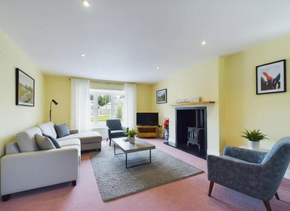 Living Room (AI/Virtually Staged)