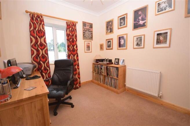 Bedroom/Office
