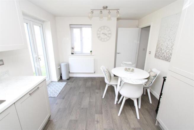 3 bed Semi-Detached for sale Image 4