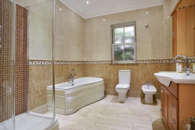 Family Bathroom 