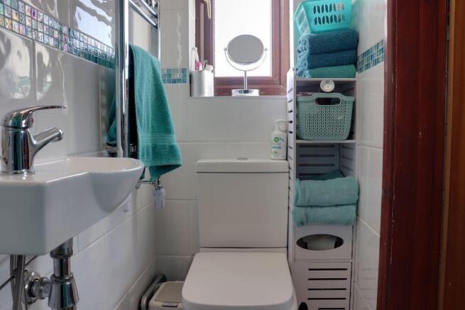 Ensuite to Bed 1