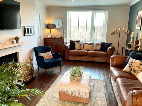Lounge pic4.jpg