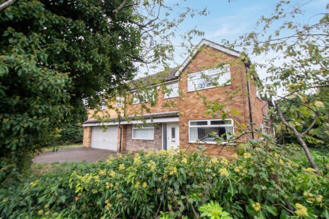 4-bed detached on Stockshill Road, Scunthorpe, DN16, £250,000