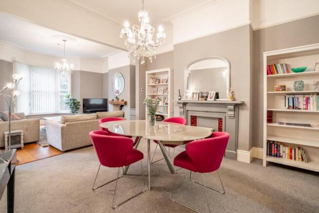 6 bed Town House for sale Image 7