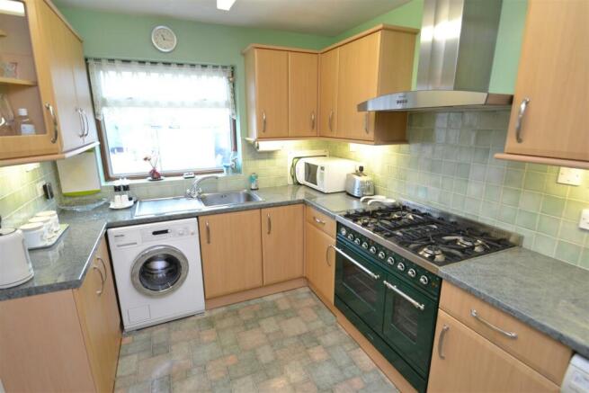 Kitchen 2.JPG