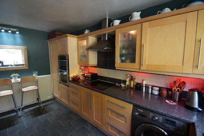 4 bed Semi-Detached for sale Image 7