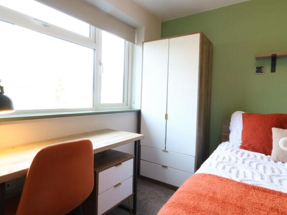 93 Waverly Room 5 5.JPG