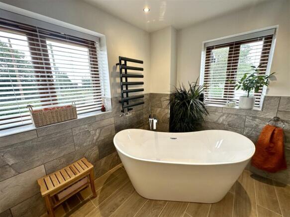 MASTER BEDROOM SUITE