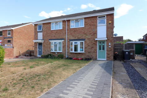 Bembridge Gardens, Luton, Bedfordshire, LU3 3SJ